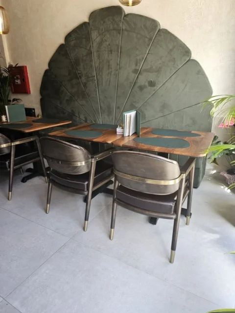 Svetstolica Galerija Gastro Bar Capri Surcin 1