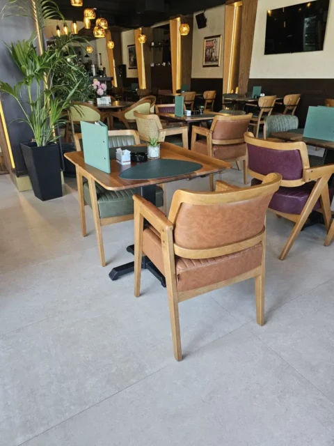 Svetstolica Galerija Gastro Bar Capri Surcin 2