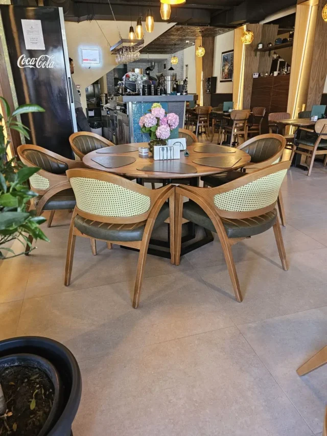 Svetstolica Galerija Gastro Bar Capri Surcin 4