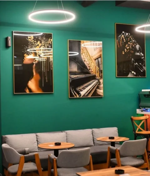 Svetstolica galerija whisky club b4 dorcol