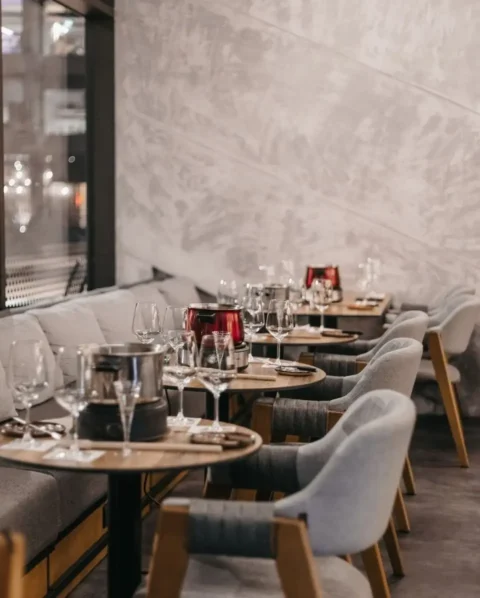 Svetstolica galerija whisky club b4 dorcol