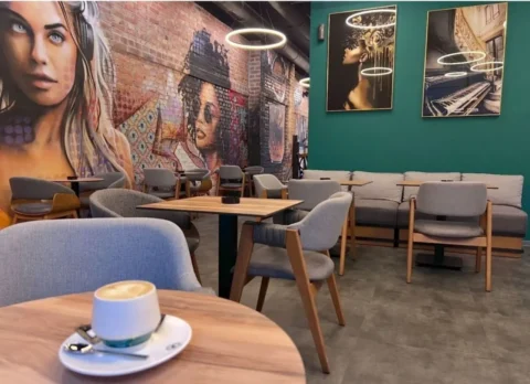 Svetstolica galerija whisky club b4 dorcol